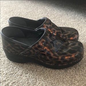 • Leopard Dansko Nursing Clogs •